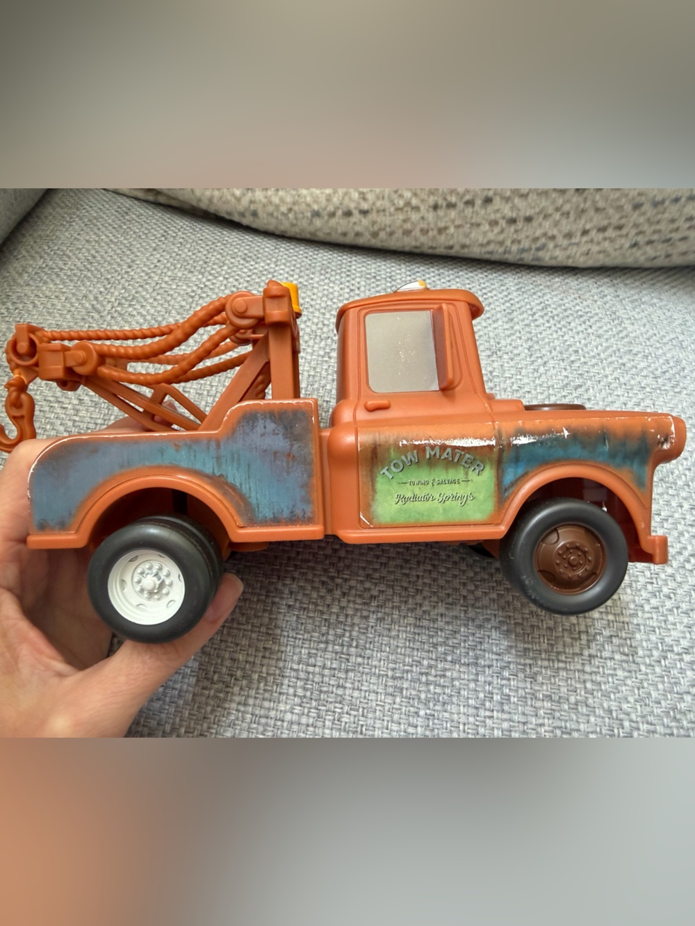Pixar Cars Moving Moments Tow Mater HPH65 Mattel 2022